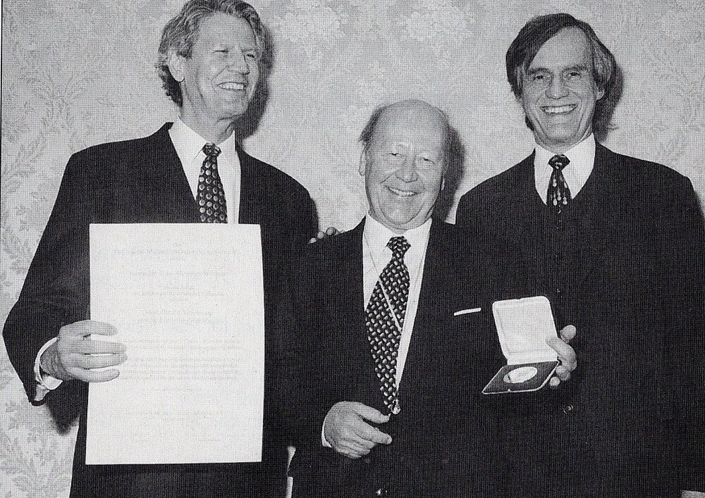 1997: Vizepräsident Karl-Heinz Klempnow, Dr. Hans-Henning Wittgen und Präsident Dr. Peter Hanser-Strecker (v.li.) (c) DMV 1997: Vizepräsident Karl-Heinz Klempnow, Dr. Hans-Henning Wittgen und Präsident Dr. Peter Hanser-Strecker (v.li.) (c) DMV