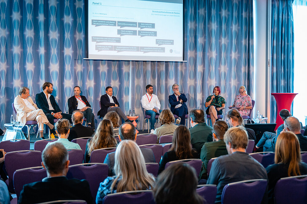 Ein "Schlagwortgewitter" der Verbände eröffnete die Konferenz (Foto: Christoph Mangler) Ein "Schlagwortgewitter" der Verbände eröffnete die Konferenz (Foto: Christoph Mangler)