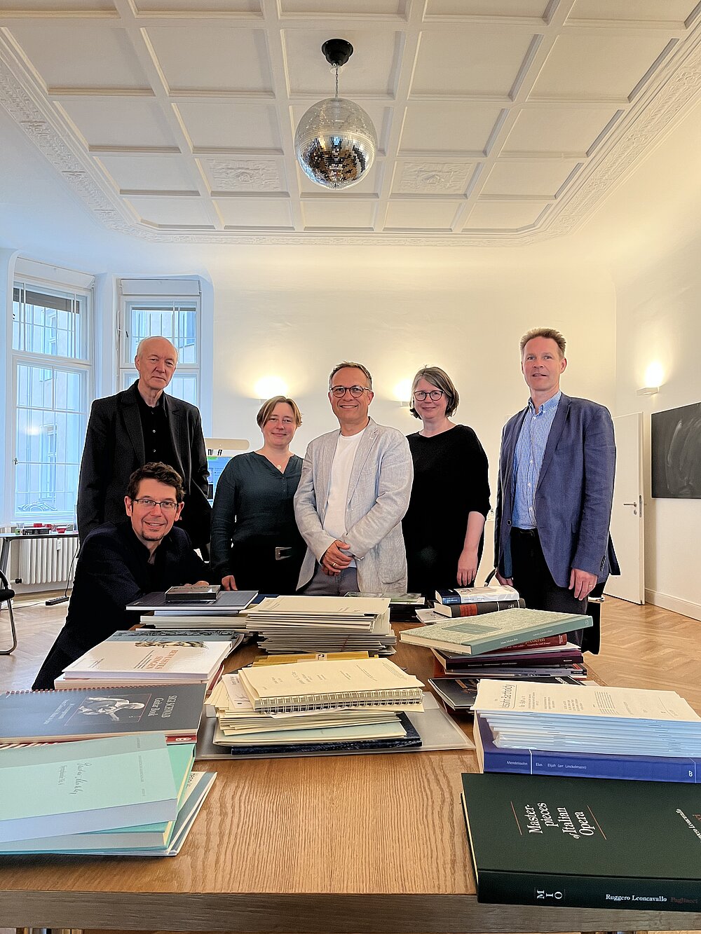 Die Jury 2022 (von links): Bert Odenthal (vorne), Michael Struck-Schloen, Susanne Funk, Mario Müller, Dörte Schmidt, Jan Sören Fölster  